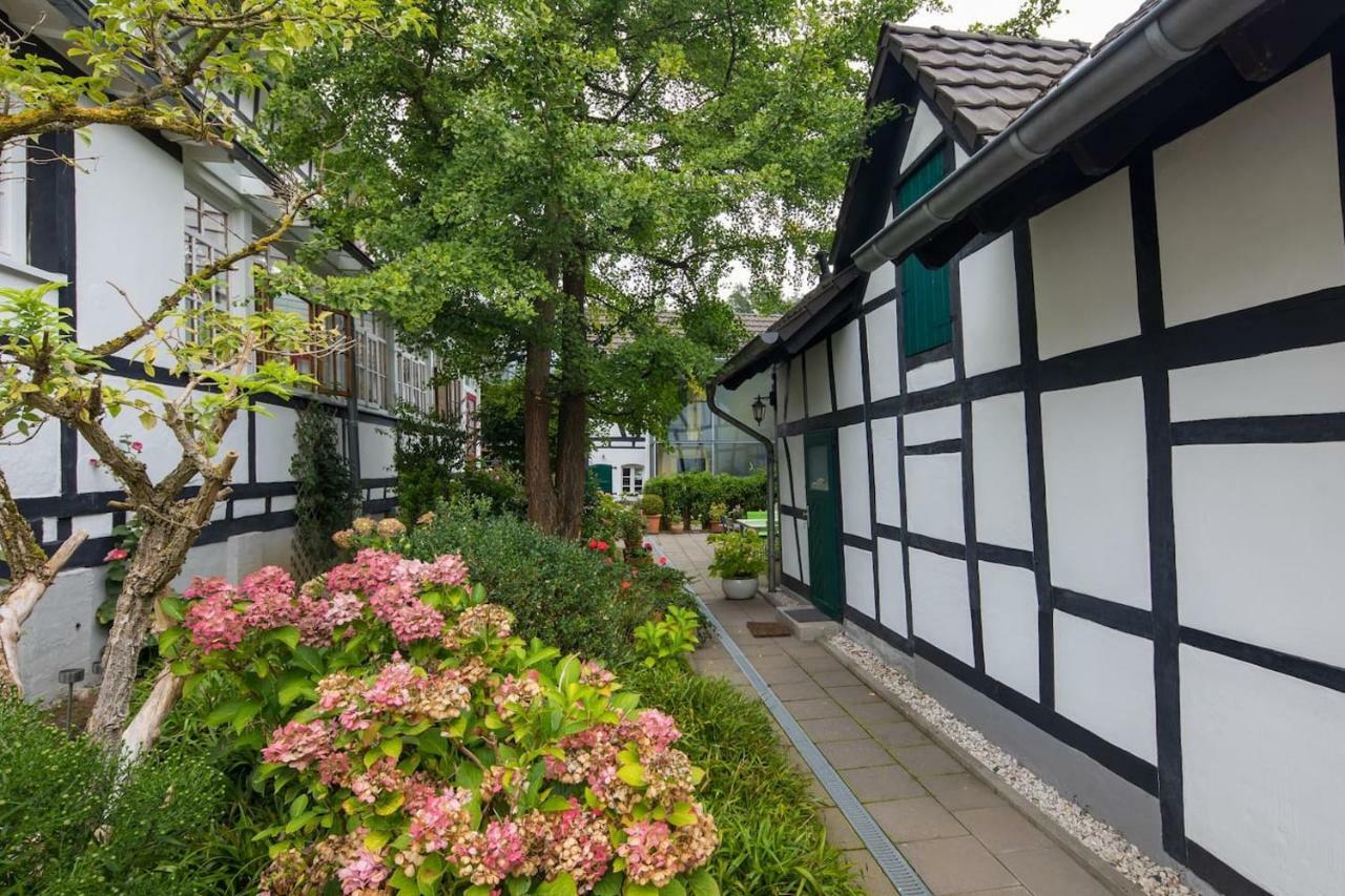 Ferienhaus Im Fachwerkhof 'Haus In Bewegung' Seelscheid エクステリア 写真